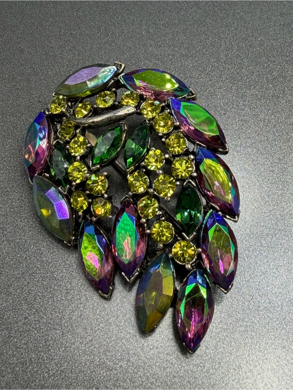 Albert Weiss Iridescent Green and Purple Crystal Leaf Brooch #4WE - Picture 1 of 3